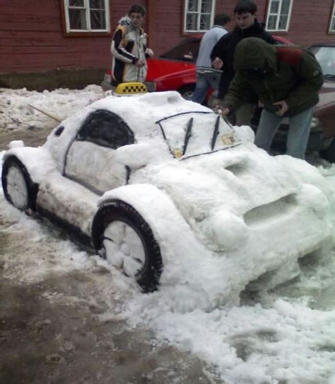 Une coccinelle faite de neige