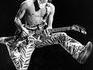 Mai 1984, le guitariste Eddie Van Halen en concert