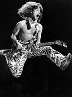 Mai 1984, le guitariste Eddie Van Halen en concert