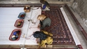 Tissage d'un tapis en Iran