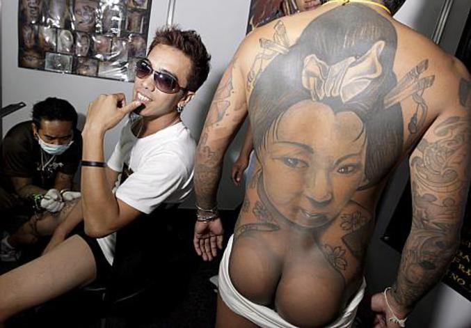 Modèle du Tatto & Art 2008 à Manille.