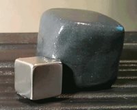 Une "masse magnétique" qui absorbe du métal?