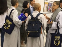 Des moines qui veulent atteindre le Nirvana