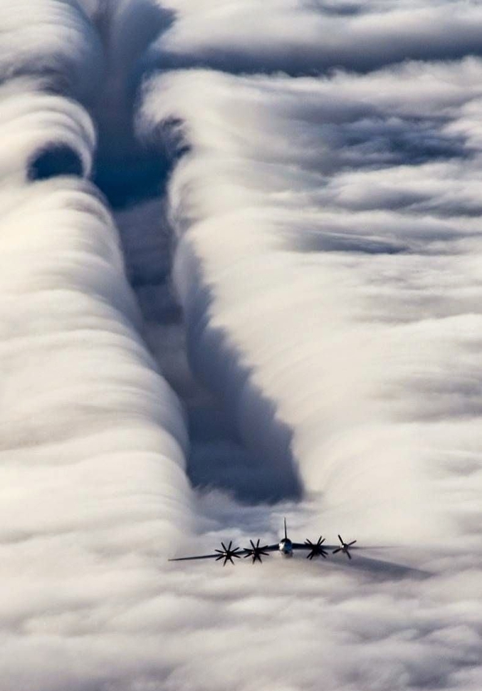 Le miracle de l'appel d'air d'un avion qui passe dans les nuages.