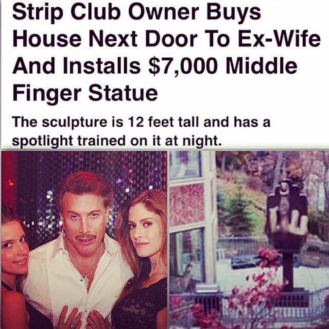 Le propriétaire d'un club de striptease a acheté la maison voisine à son ex-femme et s'est installé une sculpture.