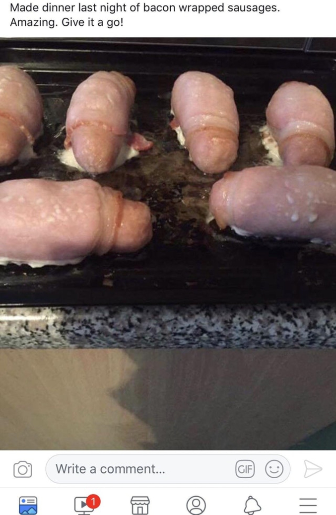 Des saucisses au bacon bien tièdes.
