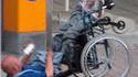 Ivre en fauteuil