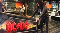 Slash joue sur AC/DC ....