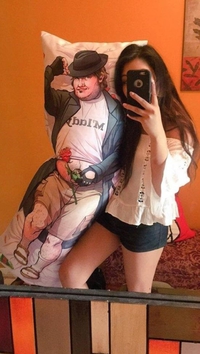 les filles aussi ont leur Dakimakura