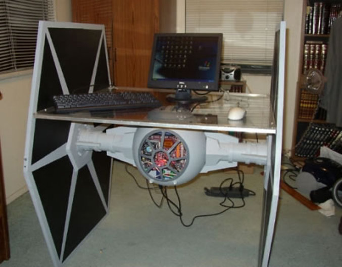 Le coin PC d'un fan de Star Wars.