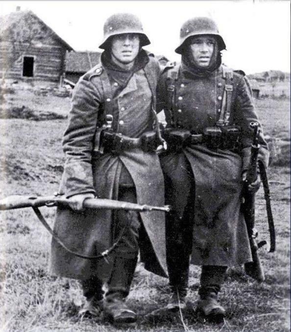 Aux portes de Moscou, les russes résistent et les équipement d'hiver de la Wehrmacht ne sont pas encore arrivés (ça commence à cailler, et ils sont fatigués).