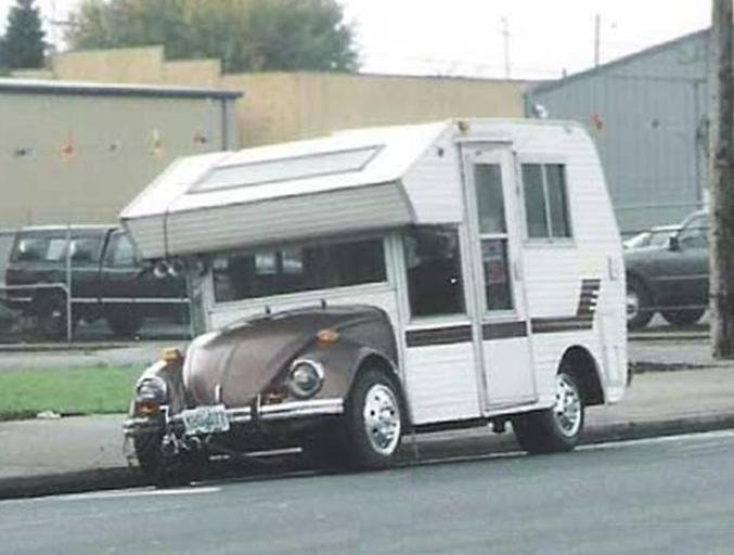 Un camping car qui s'est refait l'avant.