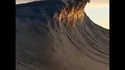  vagues touchant les nuages