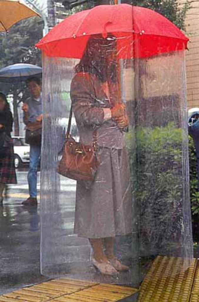 Un parapluie pour les personnes qui ne veulent pas que les passants puissent profiter de leur abri.