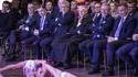 Vieux cochons admirant des petits rats