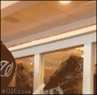 Petite fille au resto