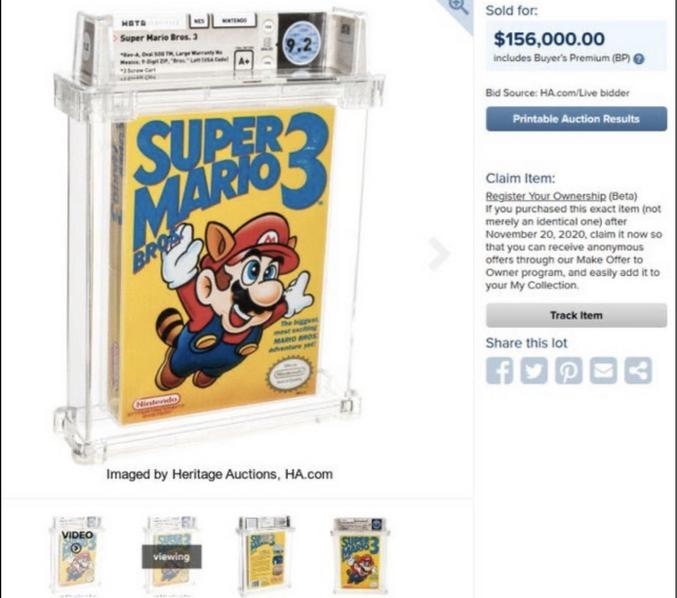 Cette cartouche de Super Mario Bros. 3 est le jeu vidéo le plus cher du monde
24/11/2020 à 10h02
Une cartouche du jeu Super Mario Bros. 3 s'est vendue aux enchères pour la somme astronomique de 156 000 dollars. Un nouveau record. 

Les aventures du plombier à moustache valent de l'or. Une cartouche du jeu Super Mario Bros. 3 pour la console Nintendo première du nom s'est vendue plus de 155 000 dollars, détrônant le précédent record détenu - lui aussi - par l'un des épisodes de la licence de Nintendo. Une copie du jeu original (Super Mario Bros.) toujours pour NES, avait déjà crevé le plafond des records d'une somme déboursée pour un jeu vidéo cet été.

Les enchères ont commencé à 62 500 dollars et 20 personnes se sont disputées cette version, faisant grimper son prix en moins de quelques minutes. Cette copie de Super Mario Bros. 3 détient maintenant le titre de « cartouche de jeu la plus chère du monde » selon nos confrères américains de The Verge.

Ce qui fait la rareté de cette copie ? C'est, d'abord, l'une des toutes premières à être sortie des chaînes de production. Ensuite, son excellent état et le fait qu'elle soit encore scellée ont énormément pesé dans la balance. Enfin, plusieurs éléments d'impression sur la boîte sont inhabituels par rapport aux versions produites plus tard : le positionnement du mot « Bros. » (à gauche au lieu d'être à droite) et le fait qu'il couvre partiellement le gant de Mario sont inhabituels. Ces deux détails ont fini de faire grimper la côte de départ. Si vous en avez une en aussi bon état, avec les mêmes atouts graphiques et qu'elle est encore sous scellée, vous savez ce qui vous reste à faire.

A défaut, vous pouvez toujours essayer de miser sur votre cartouche de Pokémon rouge pour Game Boy, à condition qu'elle soit - elle aussi - scellée et en excellent état. L'une d'elles s'est vendue à 84 000 dollars lors de la même vente et a fait entrer la licence dans le Panthéon des jeux vidéo les plus chers jamais vendus.

Source:  https://www.google.fr/amp/s/www.01net.com/actualites/cette-cartouche-de-super-mario-bros-3-est-le-jeu-video-le-plus-cher-du-monde-2009758.html/amp/    Qui cite probablement theverge



