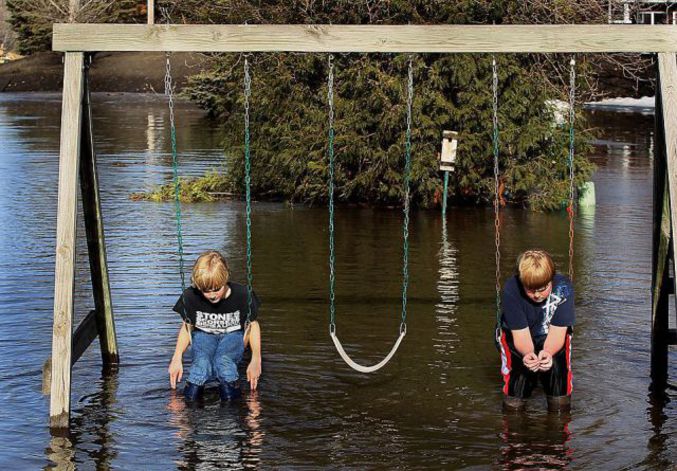 Un jeu aquatique.