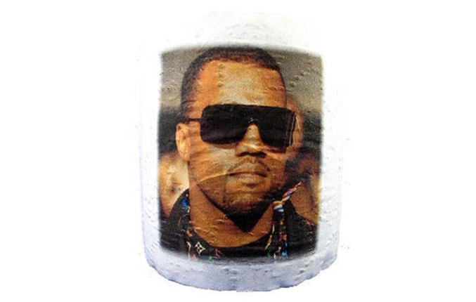 Le site http://jeremyinc.com/ propose d'imprimer du papier toilette à l'effigie des stars. Ici, Kanye West (ce qui va vachement bien avec sa 'musique' en fait).