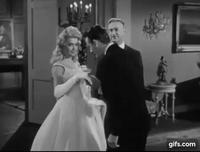 Visiblement, madame n'apprécie guère le baise-main