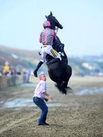 Le jockey Johnny King et son cheval Arbitrageur