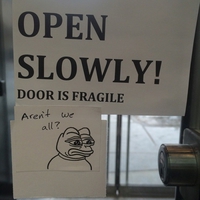 La porte est fragile