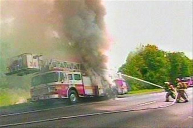 Un camion de pompier en feu !