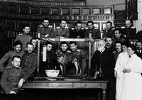 Pavlov (le monsieur à barbe blanche) en 1910...