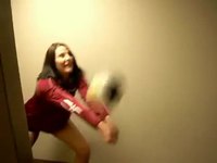 Deux filles, une balle