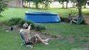Bobonne m'a dit de vider rapidement la piscine !