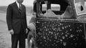 L'auto de Bonnie Parker & Clyde Barrow après le mitraillage qui leur coûta la vie