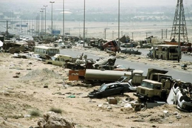 Un cimetière de véhicules en Californie.