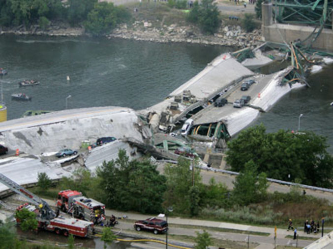 Un pont qui s'est effondré à Minneapolis
