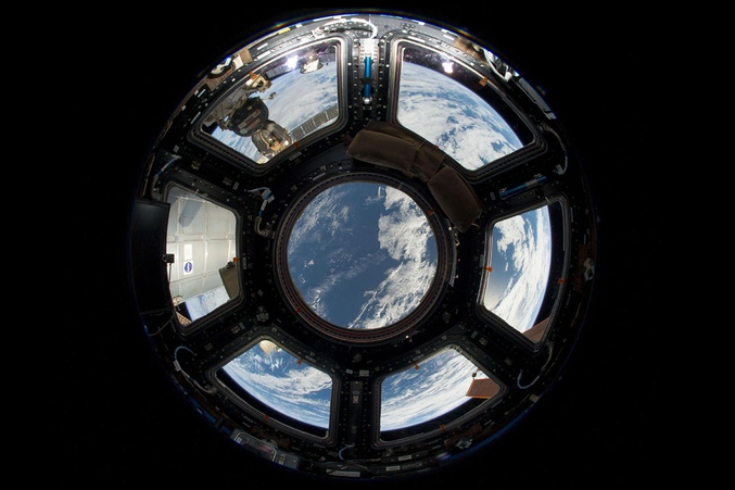 ... de la coupole de l'ISS (cliché : NASA)