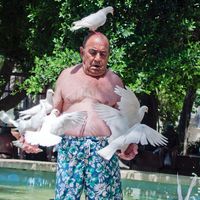 L'homme aux colombes blanches