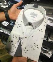 Chemise classe, oserais-je proposer un autre insecte pour l'agrémenter, un papillon par exemple ?