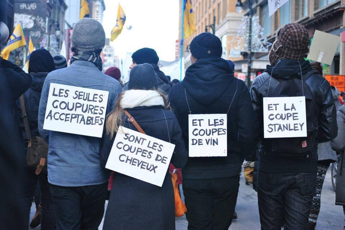 Le Québec vit une période d'austérité et de coupures dans le secteur publique(non justifiée)imposée par un gouvernement libéro-conservateur. De nombreuses manifestations, grèves et moyens de pressions ont lieu dans la province en ce moment. Toujours pacifique et avec humour!
*coupe Stanley = récompense ultime et annuel pour l'équipe de hockey, sport national et adulé.