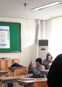 Recharger son portable en classe