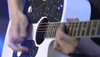 une guitare midi