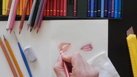 Dessiner des lèvres avec des crayons de couleur