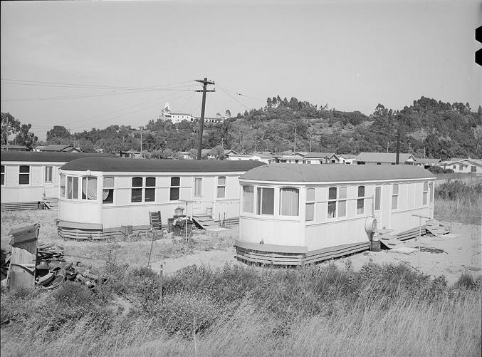 De vieux tramways servent d'habitations. Quand on connait la chaleur dans le sud de la Californie, on plaint les gens sous un toit métallique et sans climatisation.