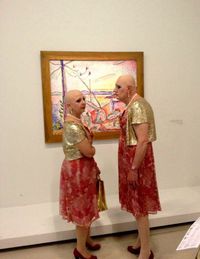 Couple au musée