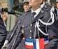 Une femme Commissaire de Police défile en grande tenue