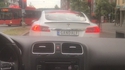 Une voiture qui ne vous laissera pas passer le feu