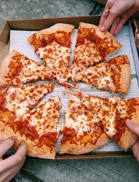 La dernière pizza avant minuit