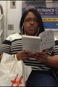 Lecture dans le métro