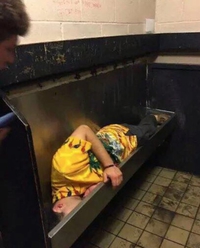 Quand un soupeur s'endort à table 