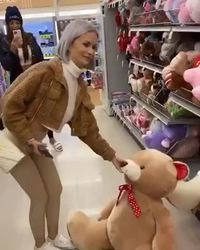Pendant ce temps là, dans le rayon jouet