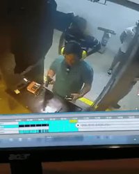 Expert en armes au stand de tir