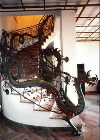 Escaliers et dragons